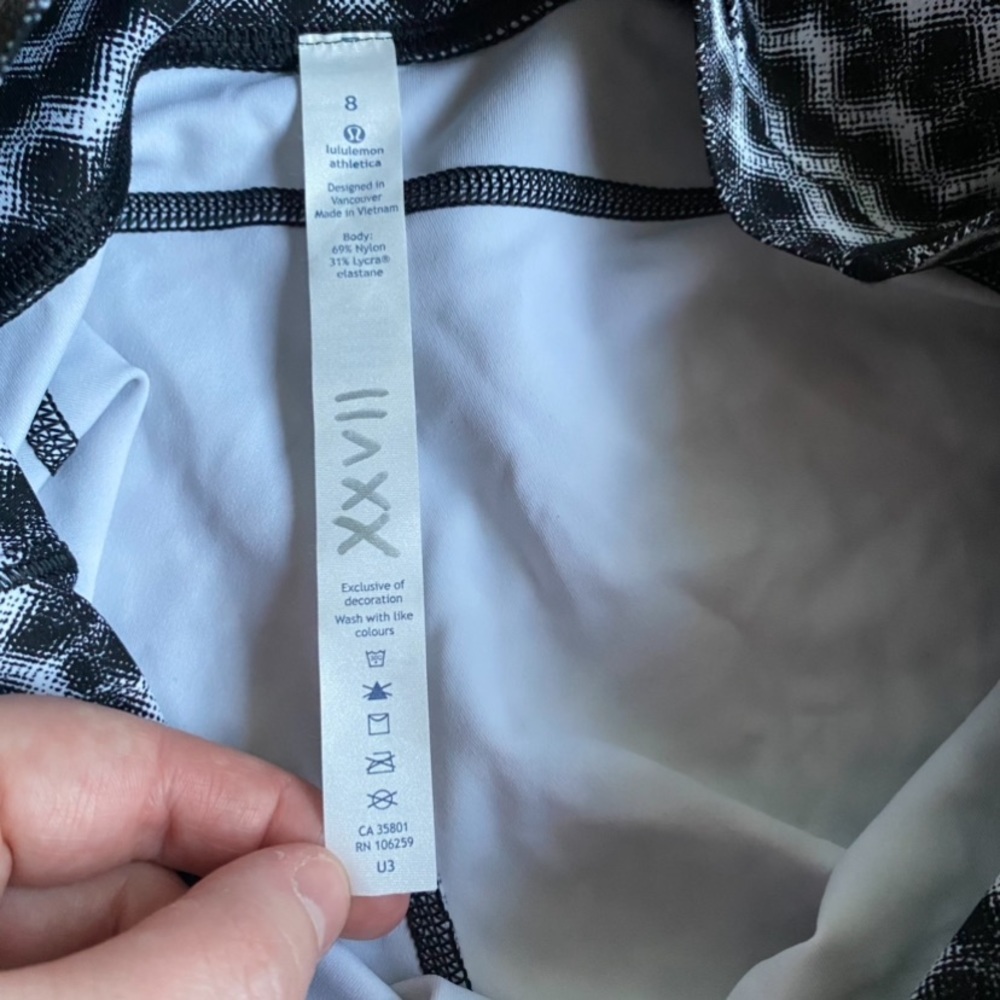 SOLD Lululemon Chase Me Crop Seawheeze size 8 Lululemon capris - Picture 5 of 12